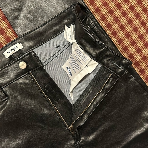 Woman’s NWTs Wrangler Black Leather Walker High Rise Slim Jeans - Picture 9 of 12